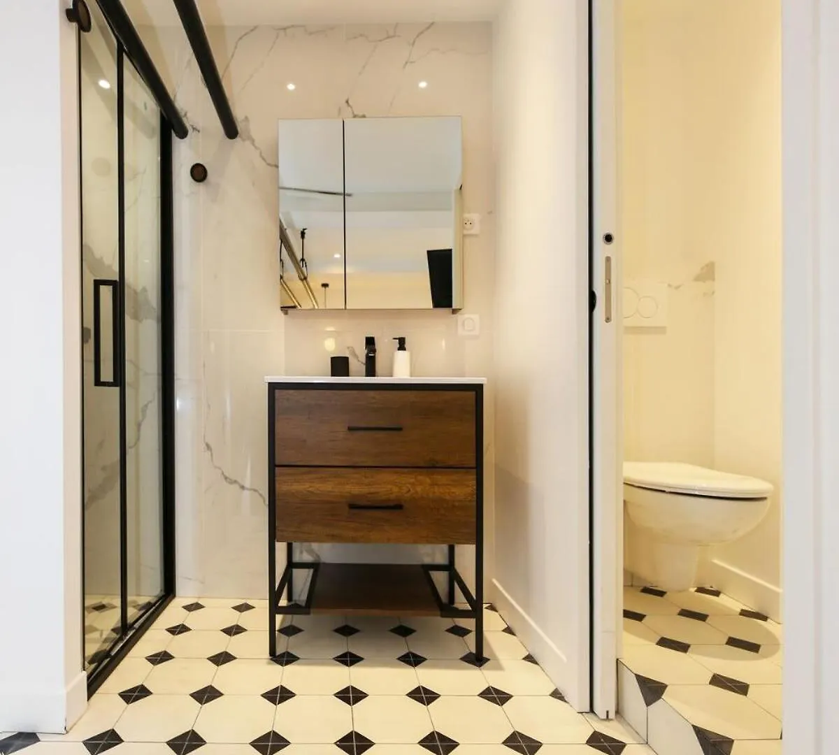 Proche Des Celebres Puces De 4p Apartment
