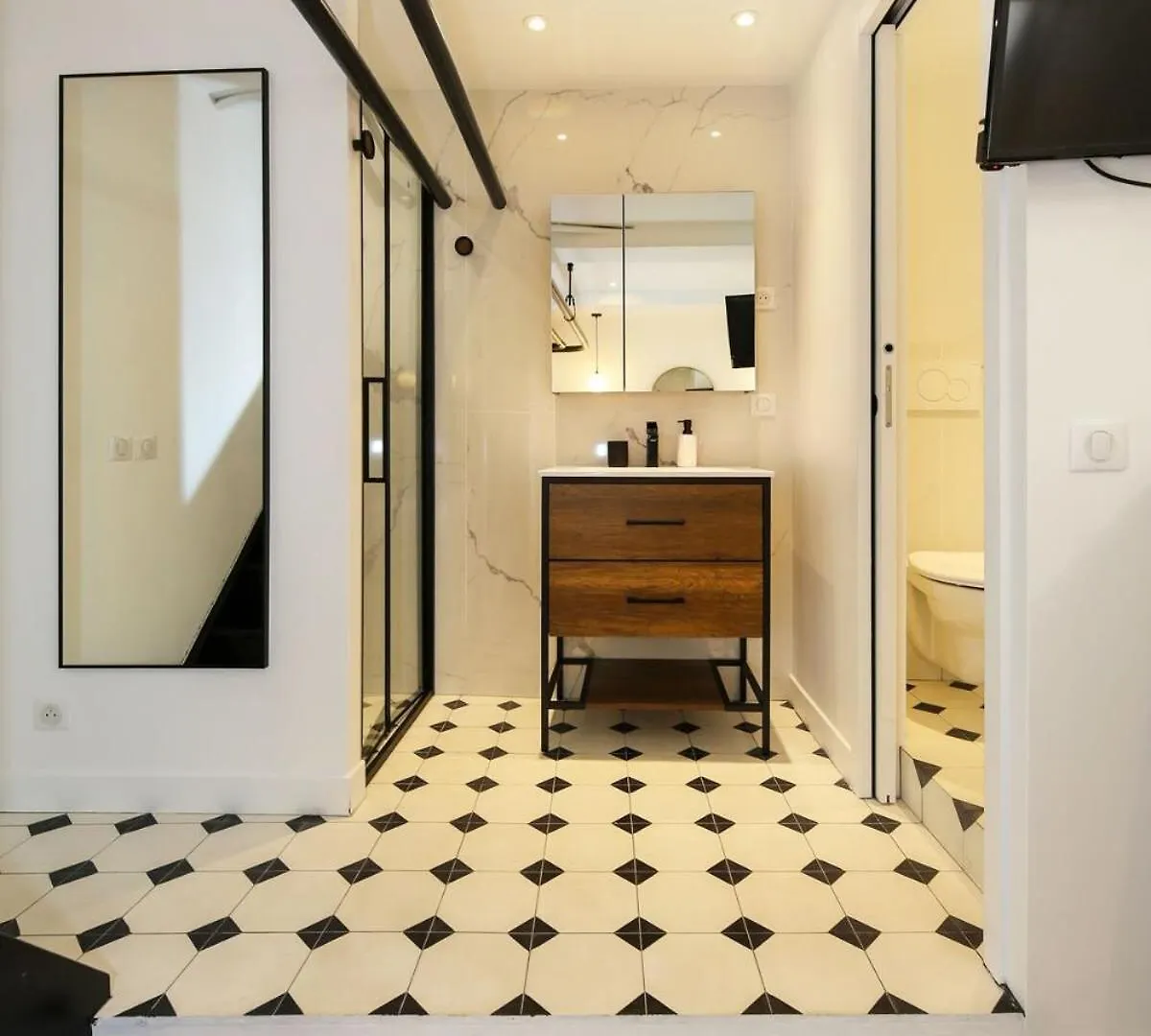 Apartment Proche Des Celebres Puces De 4p *